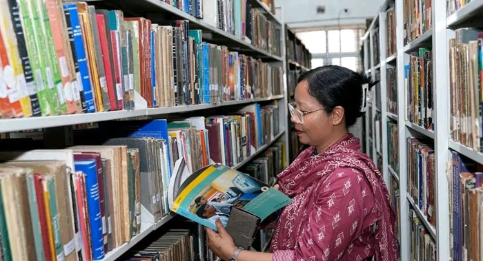 Faculty member from DIET Aizawl, Mizoram Visits to Institute Library, RIE Bhubaneswar on 18.03.2025. Explore the Library Resources and Services of the Institute Library.